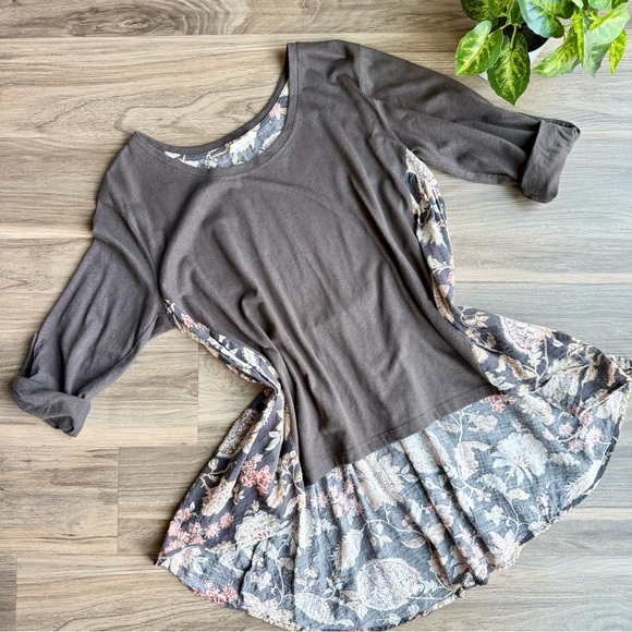 Altar'd State Gray Floral Hi Low Oversized 3/4 Sleeve Mixed Media Tunic  Size S - Picture 13 of 15
